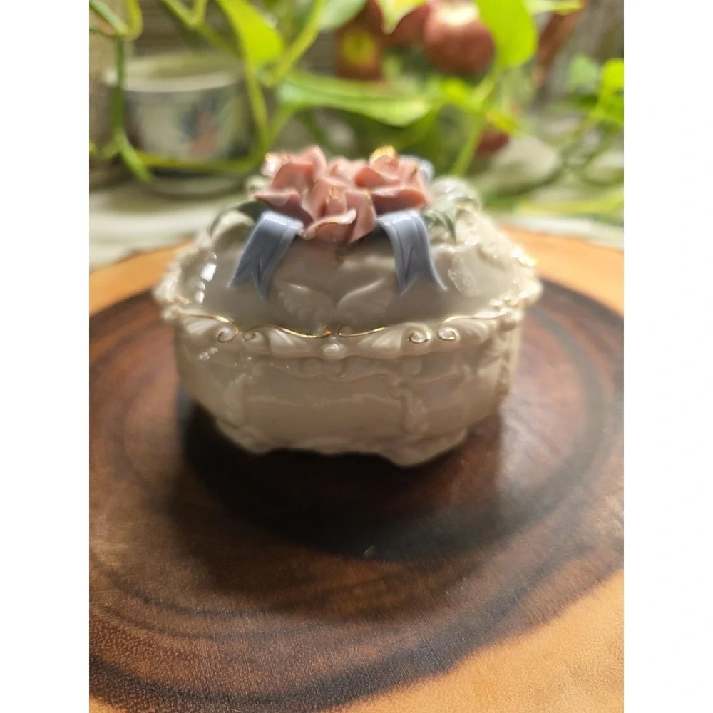 Ivory/Raised‎ Pink Flowers/Embossed Ceramic Trinket Box/Gold Trim/3